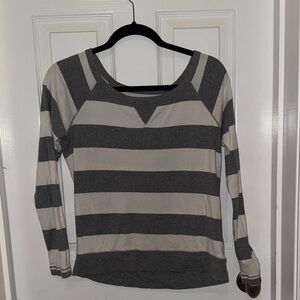 GAP Long Sleeve Top in Gray and White Stripes